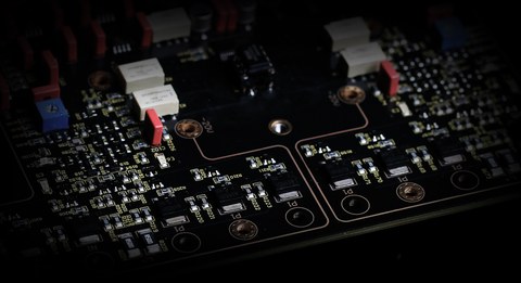 Close-up of Aune A17 internal circuit board showing discrete components Close-up of Aune A17 internal circuit board showing discrete components