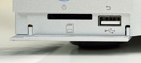 Cayin iDAP-6 SD card slot and USB port on the front panel Cayin iDAP-6 SD card slot and USB port on the front panel