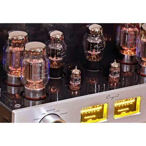 Close-up of Cayin Jazz 90 KT88 power tubes and smaller driver tubes Close-up of Cayin Jazz 90 KT88 power tubes and smaller driver tubes
