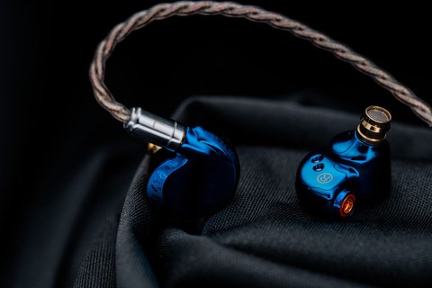DUNU Falcon Ultra shell attached to MMCX silver-plated cable