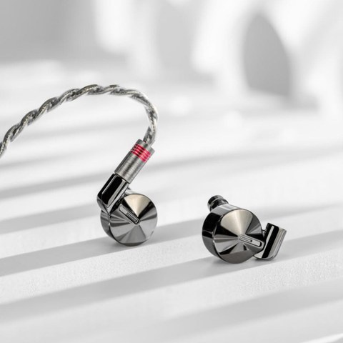 DUNU Zen Pro S316 stainless steel shell close-up
