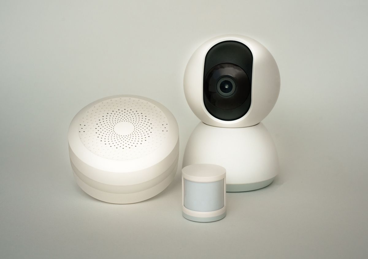 Smart home hub with camera and motion sensor example Smart home hub with camera and motion sensor example