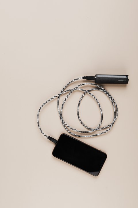 USB-C cable charging setup similar to EZVIZ PB18 camera battery charging USB-C cable charging setup similar to EZVIZ PB18 camera battery charging