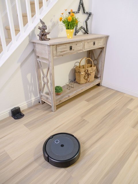 Robot vacuum navigating a hallway similar to EZVIZ RE4 room mapping