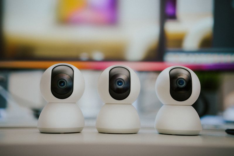 EZVIZ TY1 camera on a desk EZVIZ TY1 camera on a desk