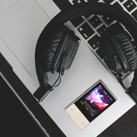 Hidizs AP60 player resting next to a laptop and headphones during a firmware update session Hidizs AP60 player resting next to a laptop and headphones during a firmware update session