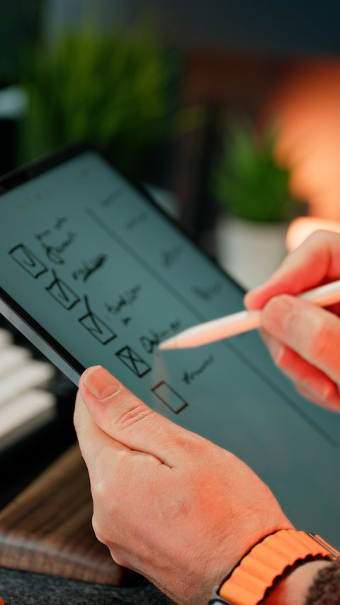 Reorganizing a checklist on a tablet, similar to reordering cameras in the Reolink app Reorganizing a checklist on a tablet, similar to reordering cameras in the Reolink app