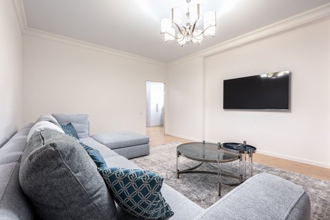 Living room television setup similar to displaying Reolink cameras on a smart TV Living room television setup similar to displaying Reolink cameras on a smart TV