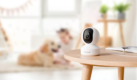 Reolink E1 Pro indoor camera compared against the E1 Outdoor Reolink E1 Pro indoor camera compared against the E1 Outdoor