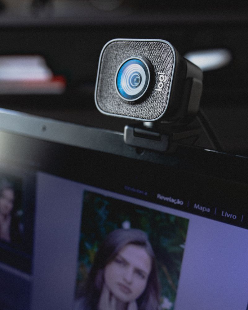 Tenvis UCam webcam mounted on a monitor Tenvis UCam webcam mounted on a monitor