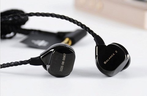 TFZ Balance 2 black in-ear monitor with fixed cable TFZ Balance 2 black in-ear monitor with fixed cable