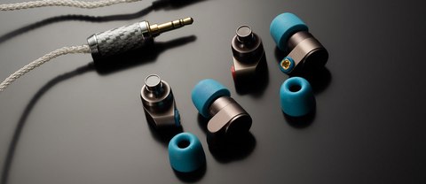 Tin HiFi T2 and T2 Pro earpieces and eartips laid out for comparison Tin HiFi T2 and T2 Pro earpieces and eartips laid out for comparison