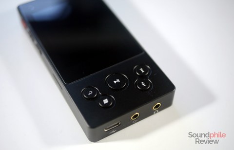 xDuoo X3ii control buttons and ports close-up xDuoo X3ii control buttons and ports close-up
