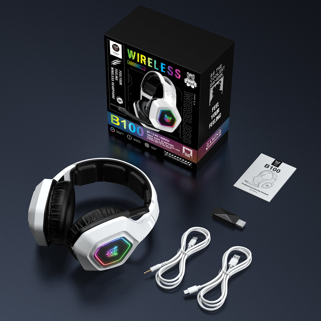 Onikuma B100 headset earcup and microphone detail Onikuma B100 headset earcup and microphone detail