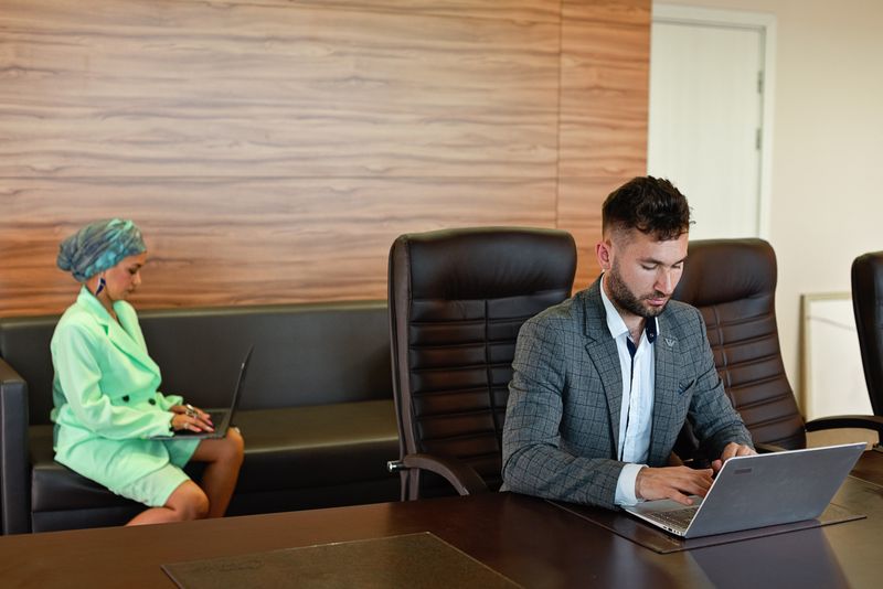 Business professionals using laptops in office similar to Latitude 5420 driver setup Business professionals using laptops in office similar to Latitude 5420 driver setup