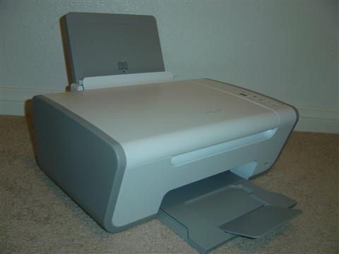Lexmark inkjet all-in-one printer and scanner similar to the X2670 series sitting on a desk Lexmark inkjet all-in-one printer and scanner similar to the X2670 series sitting on a desk