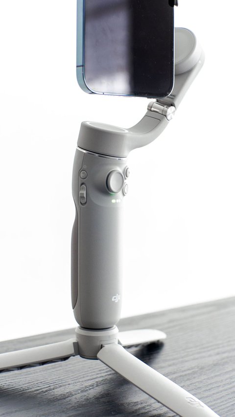 Smartphone mounted on a chrome phone stand