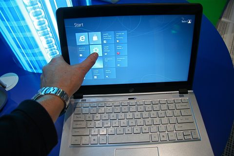 Configuring network printer settings on a laptop touchscreen Configuring network printer settings on a laptop touchscreen