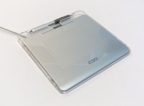 Wacom Graphire4 USB pen tablet with stylus on desk Wacom Graphire4 USB pen tablet with stylus on desk